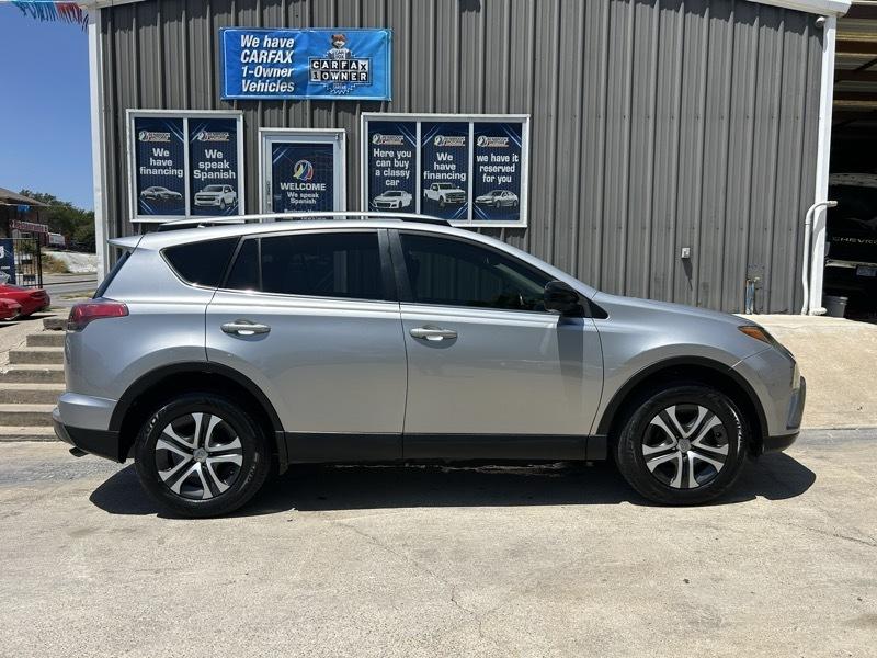 Toyota RAV4 LE FWD 2018