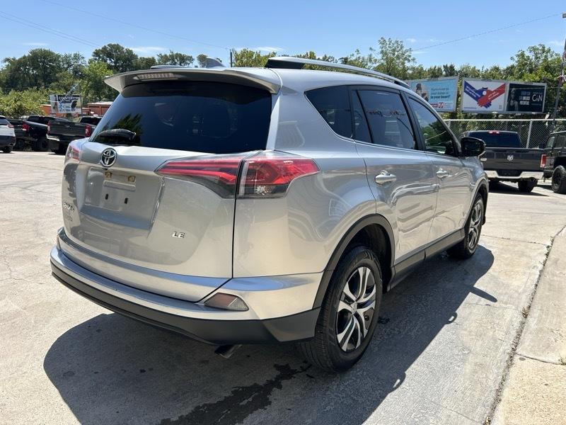 Toyota RAV4 LE FWD 2018