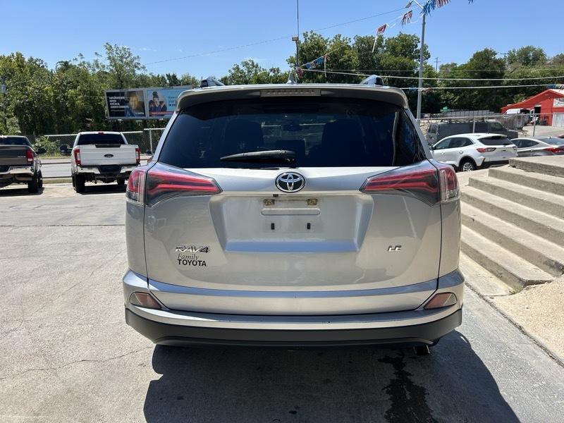 Toyota RAV4 LE FWD 2018