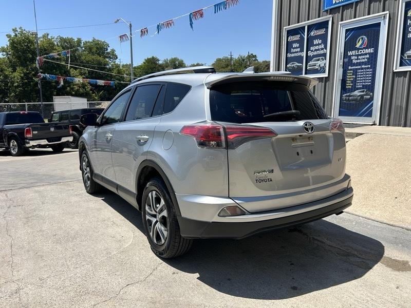Toyota RAV4 LE FWD 2018
