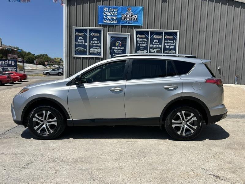 Toyota RAV4 LE FWD 2018