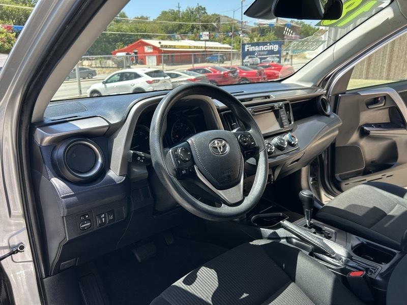 Toyota RAV4 LE FWD 2018