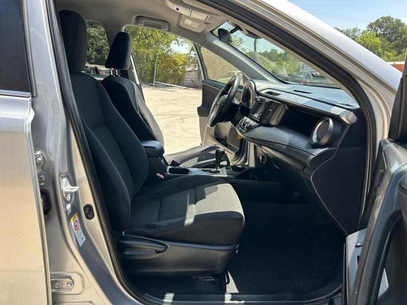 Toyota RAV4 LE FWD 2018