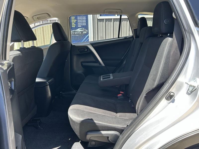 Toyota RAV4 LE FWD 2018