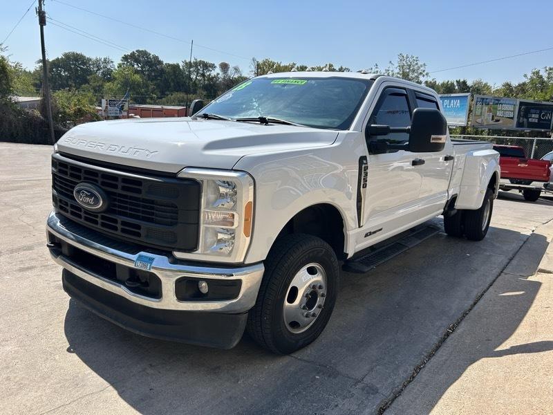 Ford F-350 SD King Ranch Crew Cab Long Bed DRW 4WD 2023
