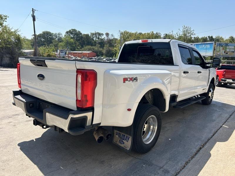 Ford F-350 SD King Ranch Crew Cab Long Bed DRW 4WD 2023