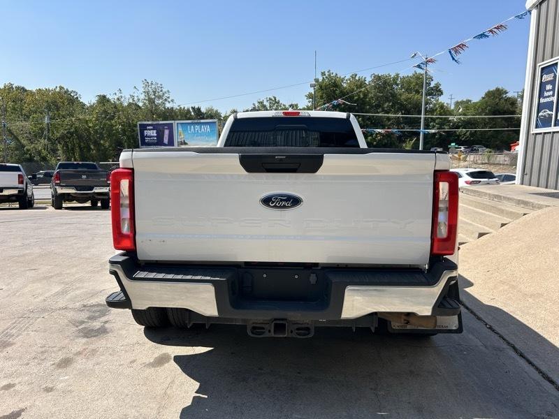 Ford F-350 SD King Ranch Crew Cab Long Bed DRW 4WD 2023