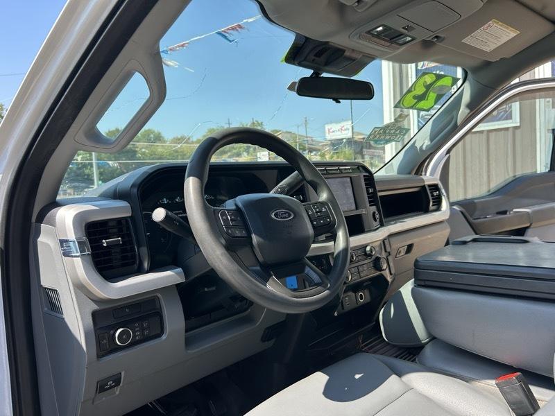Ford F-350 SD King Ranch Crew Cab Long Bed DRW 4WD 2023