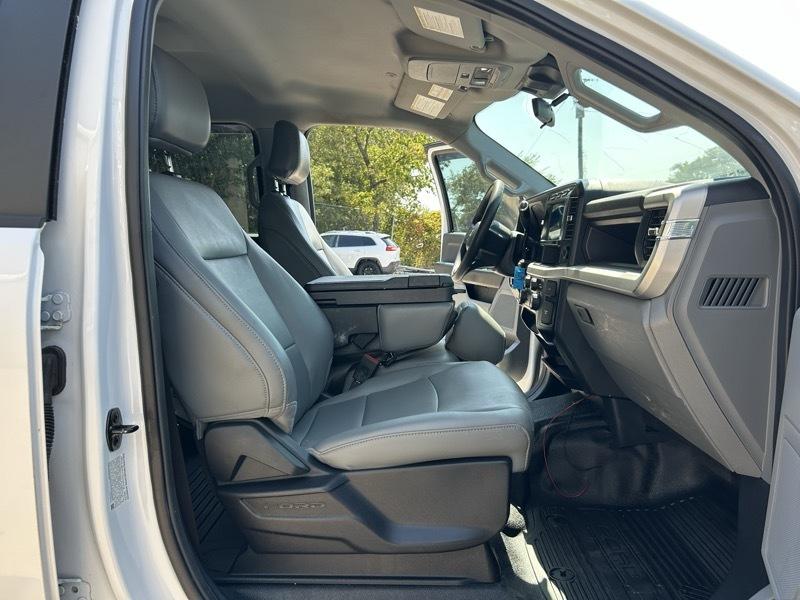Ford F-350 SD King Ranch Crew Cab Long Bed DRW 4WD 2023