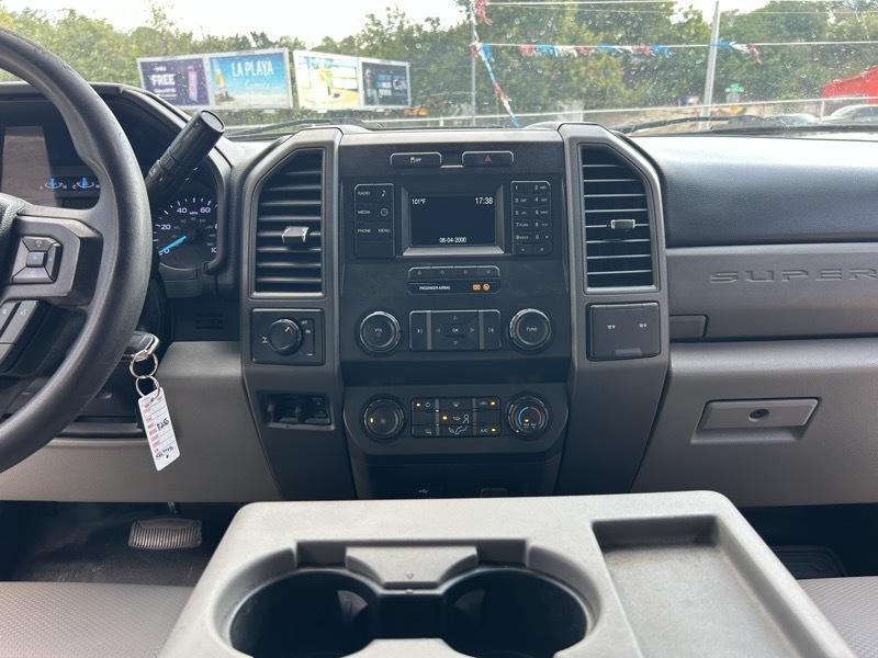 Ford F-250 SD Lariat Crew Cab 2WD 2019