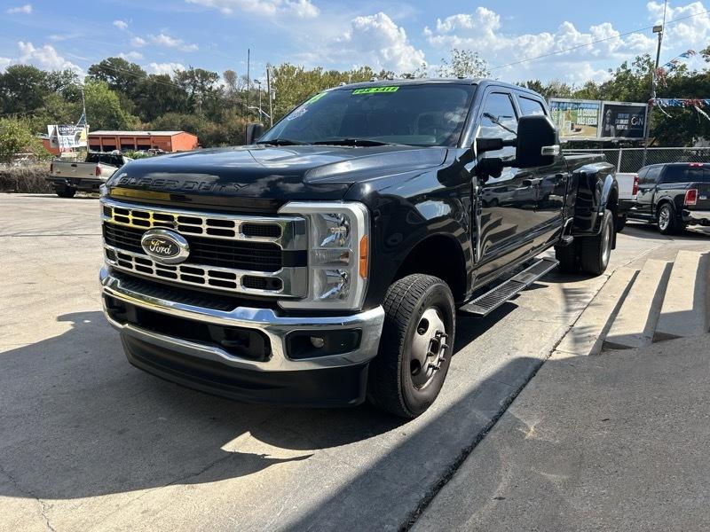 Ford F-350 SD King Ranch Crew Cab Long Bed DRW 4WD 2023
