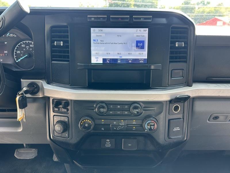 Ford F-350 SD King Ranch Crew Cab Long Bed DRW 4WD 2023