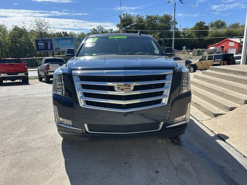 Cadillac Escalade Luxury 2WD 2017