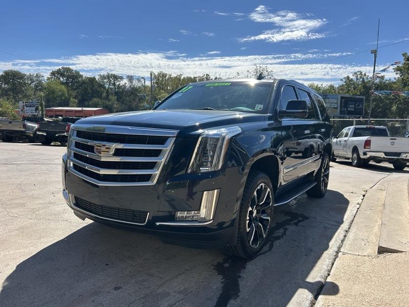 Cadillac Escalade Luxury 2WD 2017