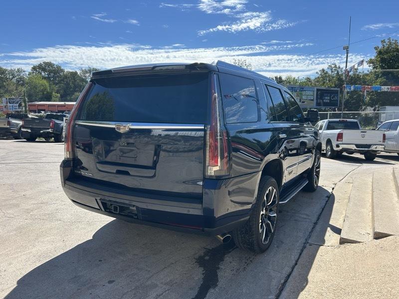 Cadillac Escalade Luxury 2WD 2017