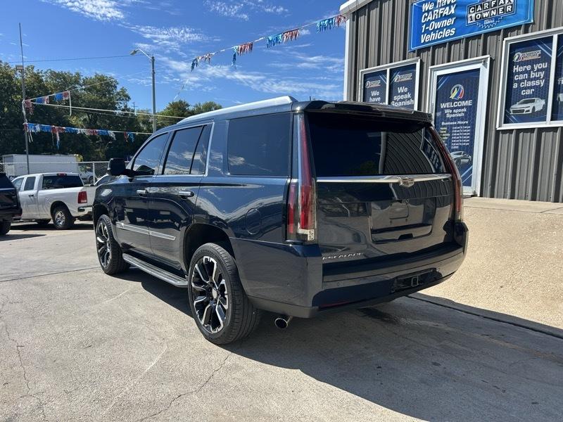 Cadillac Escalade Luxury 2WD 2017