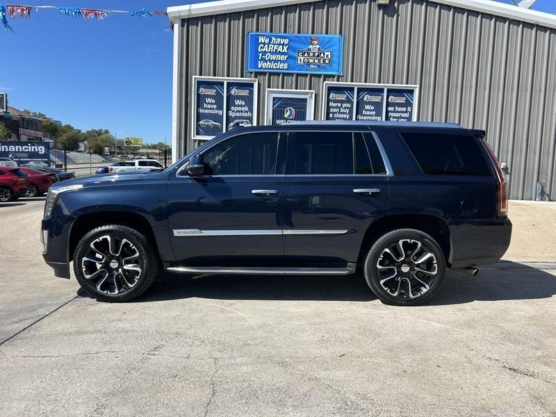 Cadillac Escalade Luxury 2WD 2017