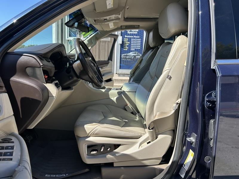 Cadillac Escalade Luxury 2WD 2017
