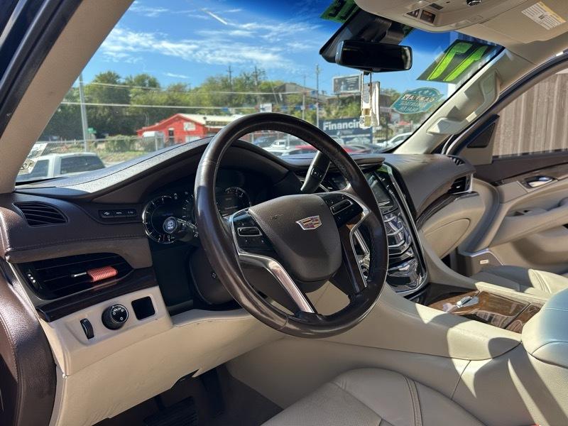 Cadillac Escalade Luxury 2WD 2017