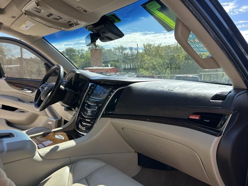 Cadillac Escalade Luxury 2WD 2017
