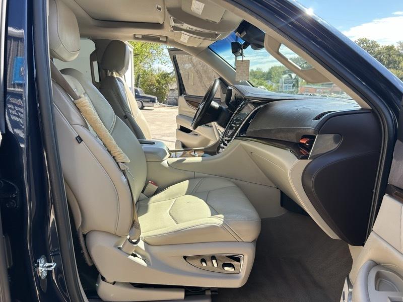 Cadillac Escalade Luxury 2WD 2017