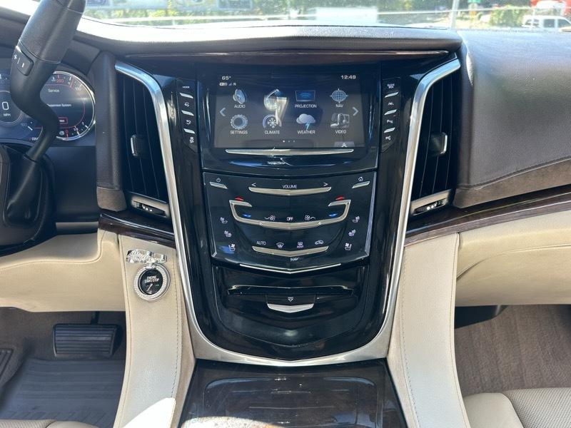 Cadillac Escalade Luxury 2WD 2017