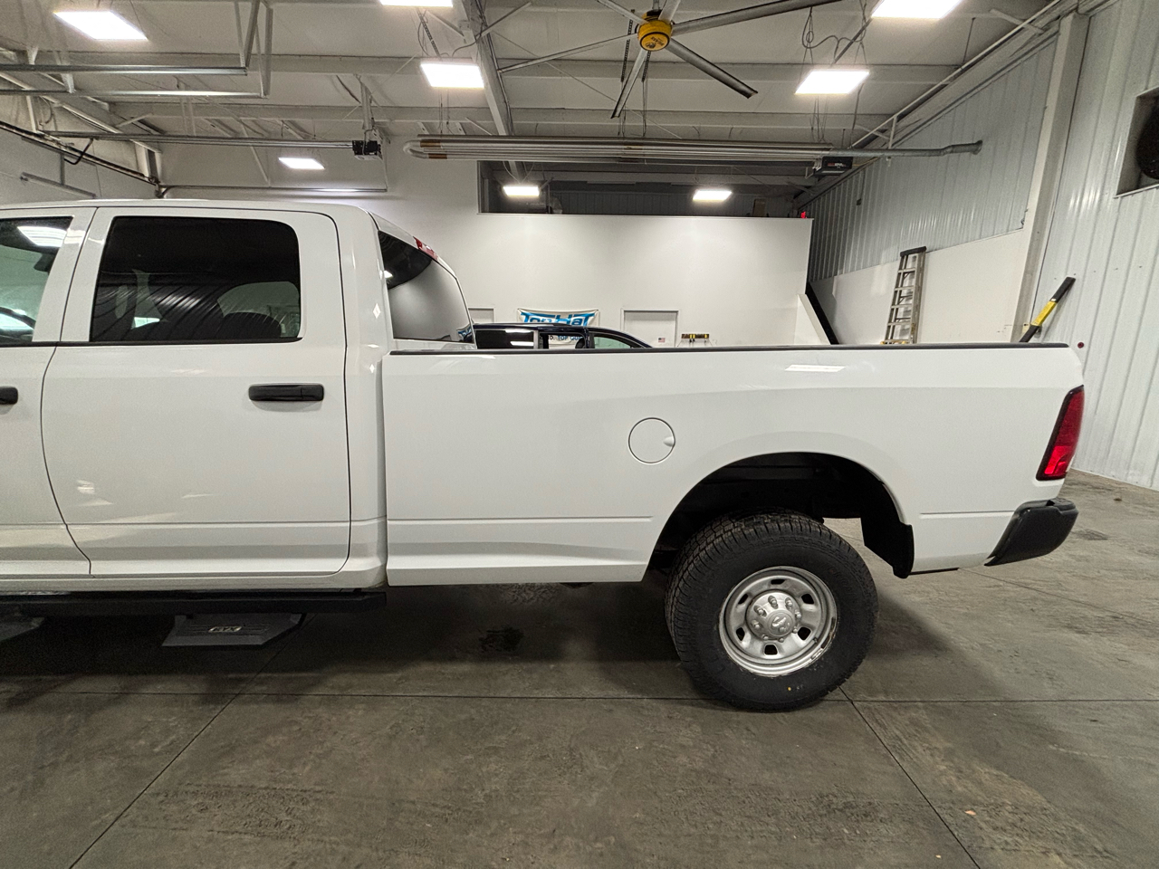 RAM 2500 4WD Crew Cab 169" Tradesman 2016 RAM 2500 4WD Crew Cab 169" Tradesman 2016