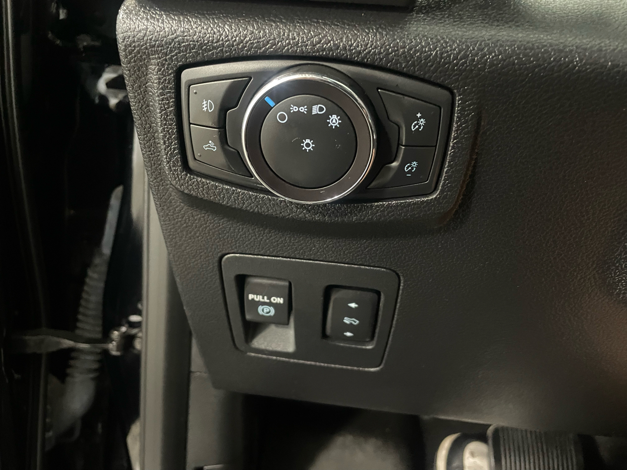 Ford F-150 XLT 4WD SuperCrew 5.5' Box 2018 Ford F-150 XLT 4WD SuperCrew 5.5' Box 2018