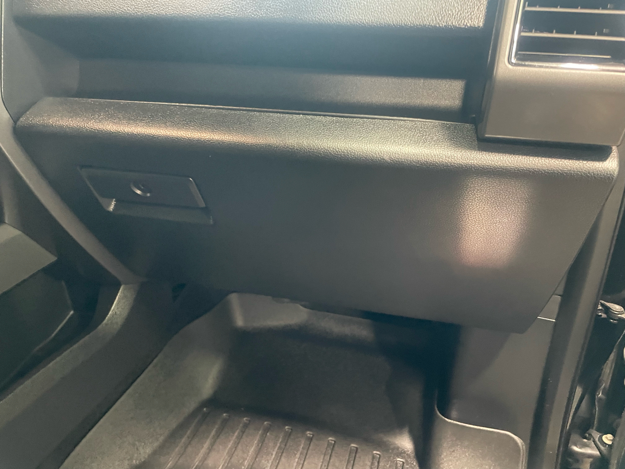 Ford F-150 XLT 4WD SuperCrew 5.5' Box 2018 Ford F-150 XLT 4WD SuperCrew 5.5' Box 2018