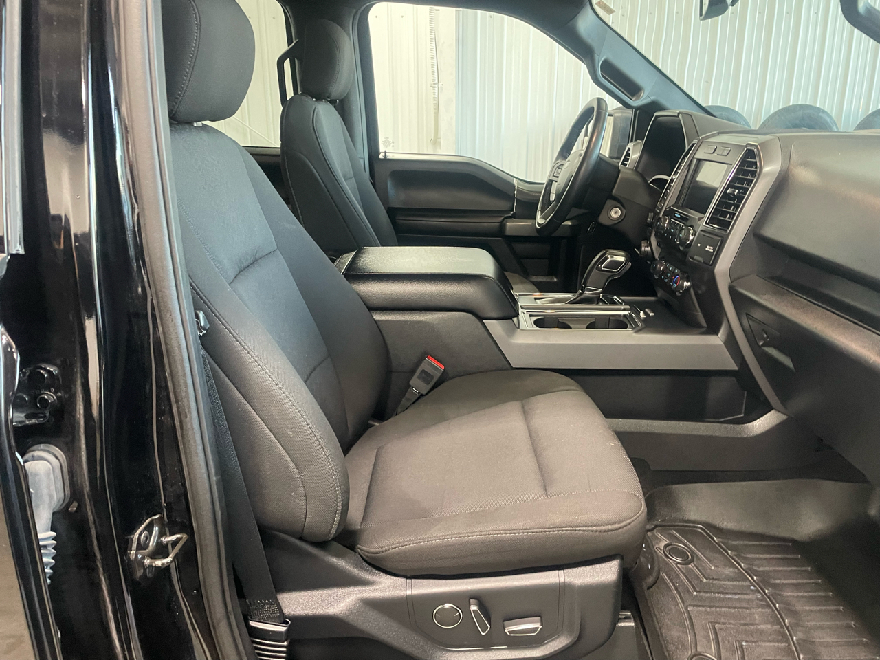 Ford F-150 XLT 4WD SuperCrew 5.5' Box 2018 Ford F-150 XLT 4WD SuperCrew 5.5' Box 2018