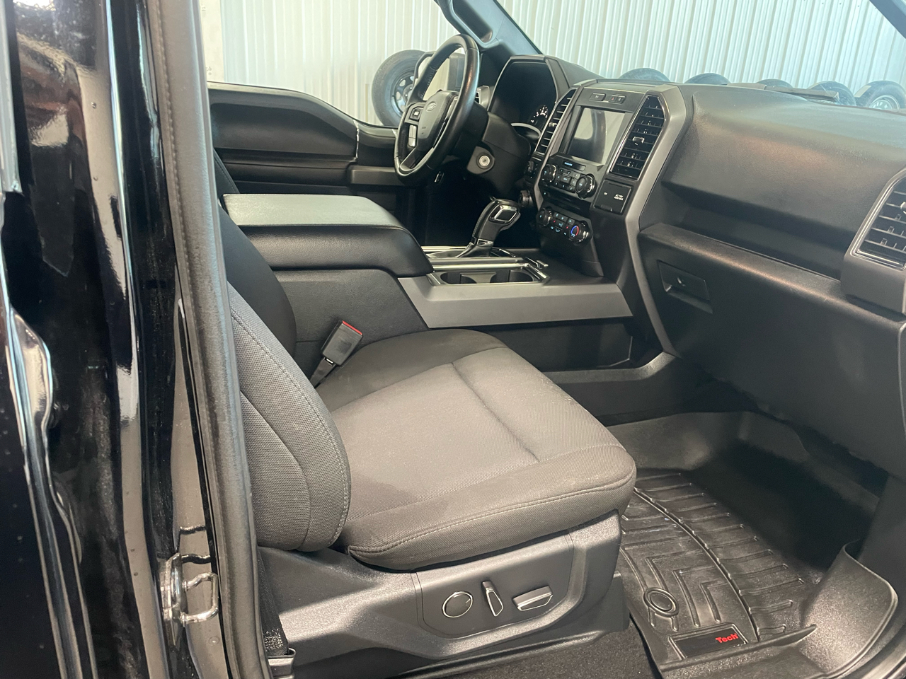 Ford F-150 XLT 4WD SuperCrew 5.5' Box 2018 Ford F-150 XLT 4WD SuperCrew 5.5' Box 2018