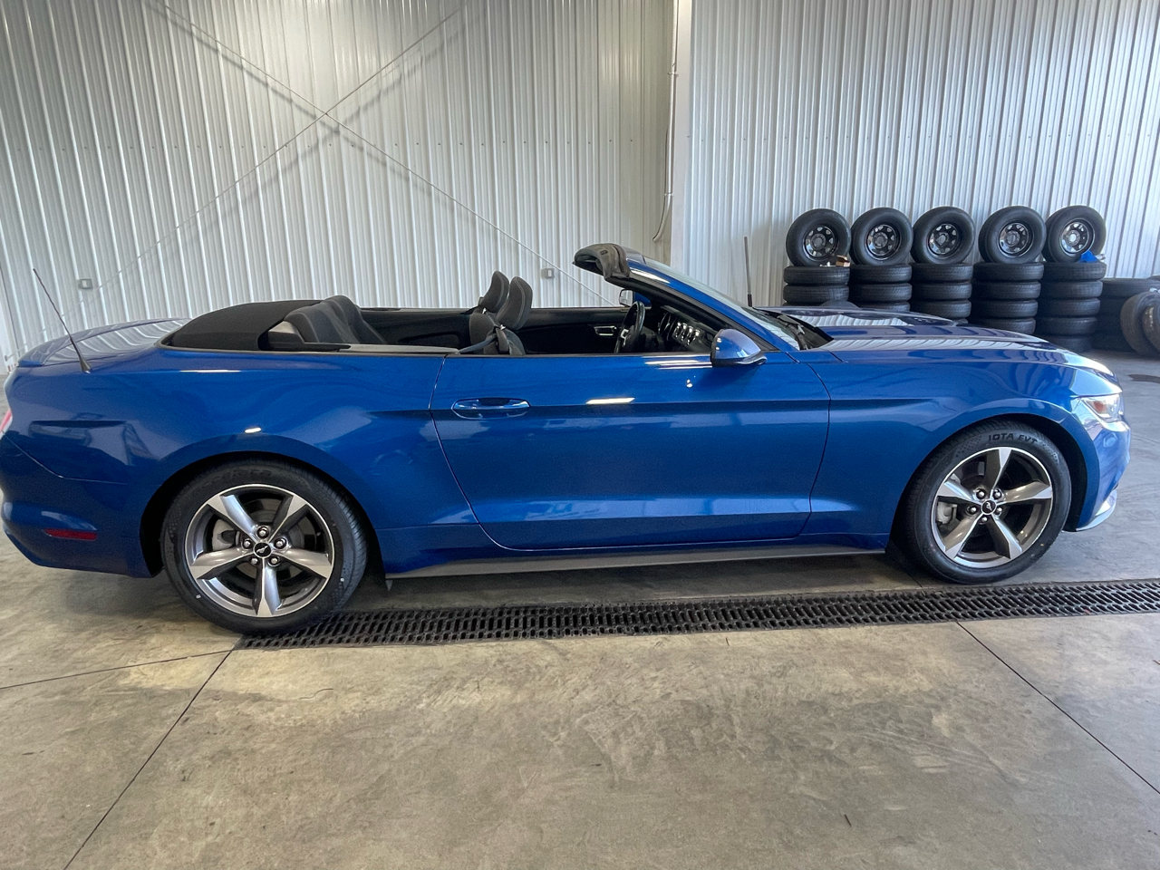Ford Mustang V6 Convertible 2017 Ford Mustang V6 Convertible 2017