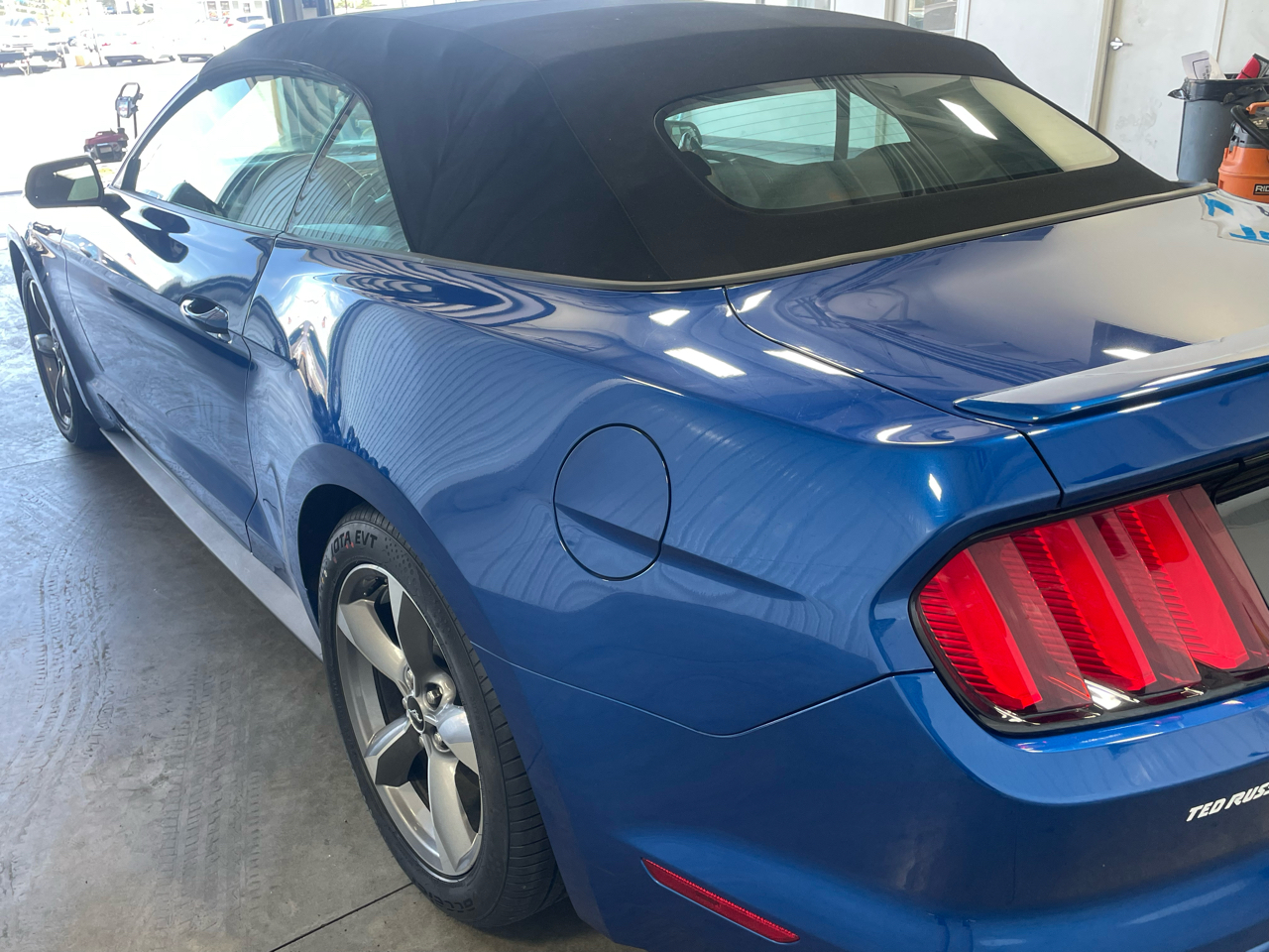 Ford Mustang V6 Convertible 2017 Ford Mustang V6 Convertible 2017