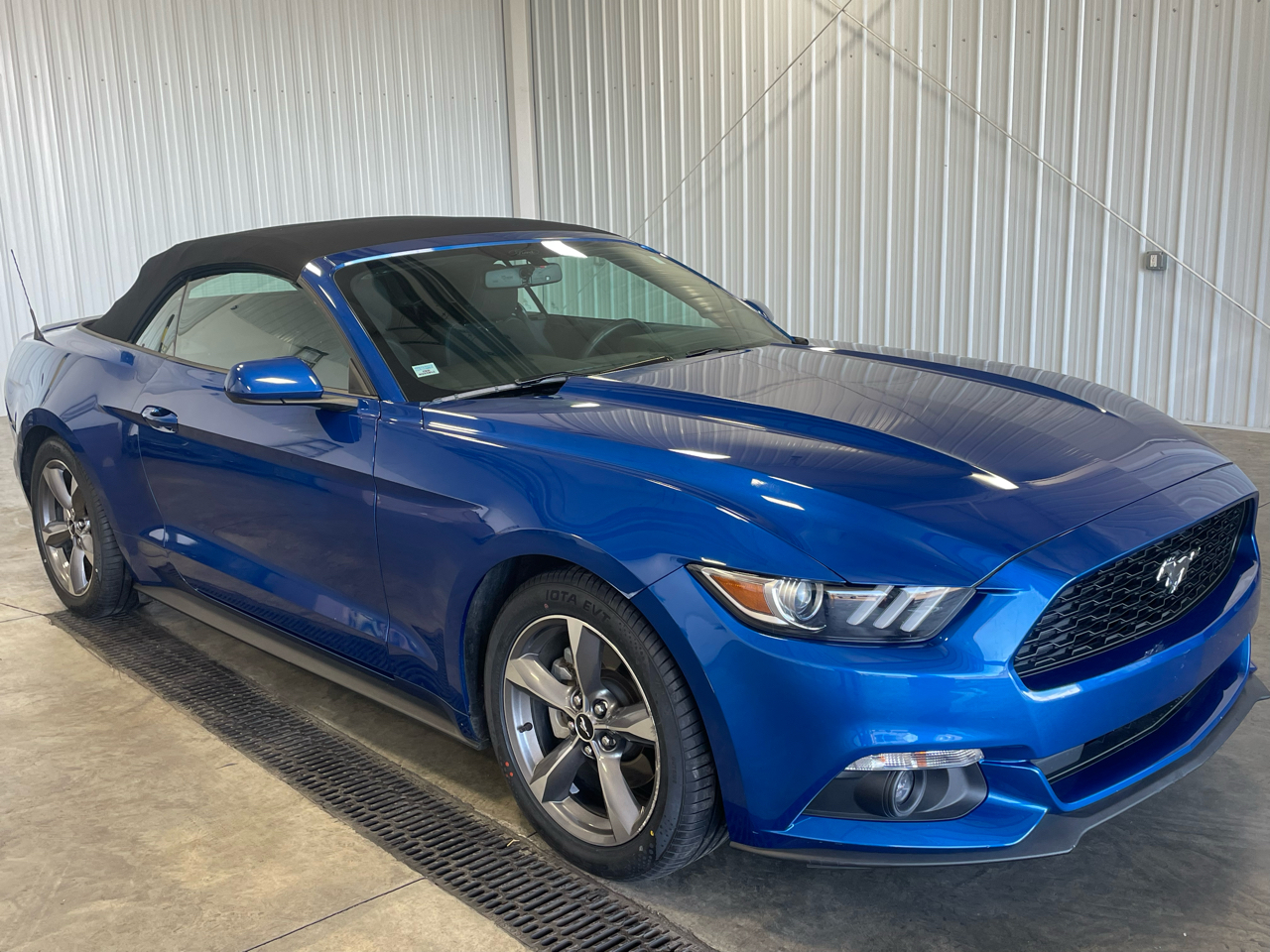 Ford Mustang V6 Convertible 2017 Ford Mustang V6 Convertible 2017