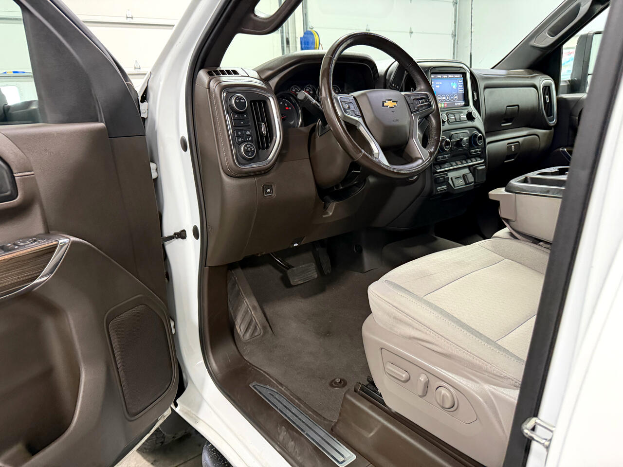 Chevrolet Silverado 2500HD 4WD Crew Cab 172" LT 2020