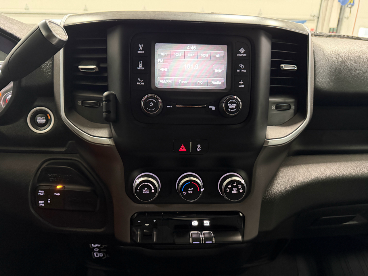 RAM 2500 Big Horn 4x4 Crew Cab 8' Box 2021