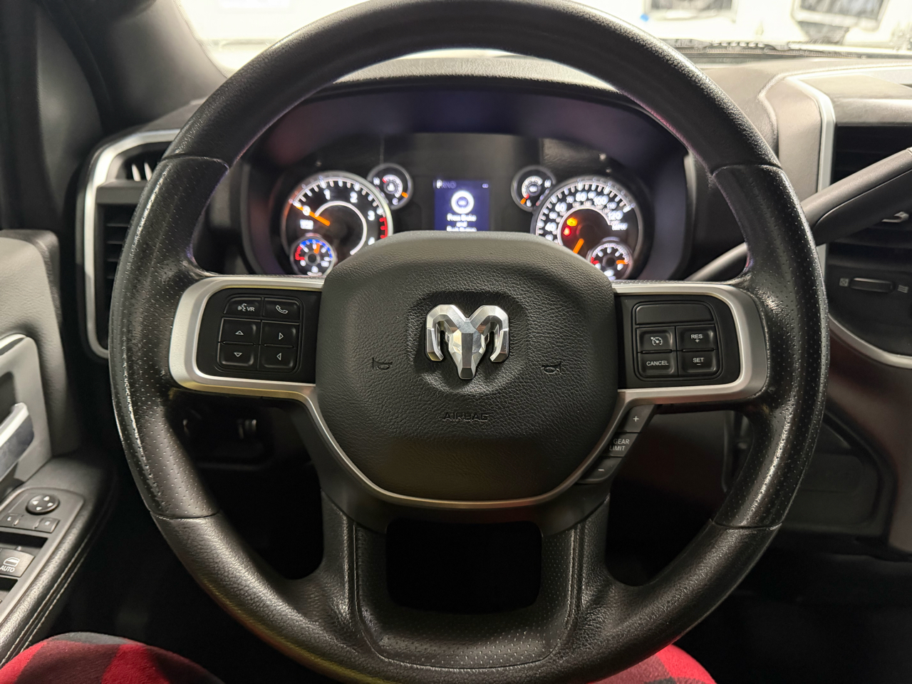 RAM 2500 Big Horn 4x4 Crew Cab 8' Box 2021