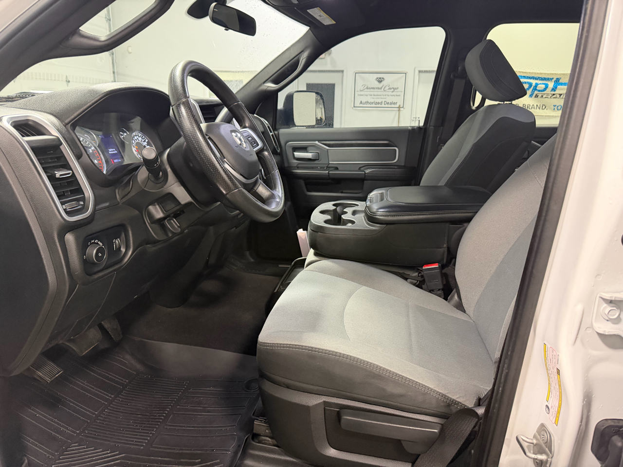 RAM 2500 Big Horn 4x4 Crew Cab 8' Box 2021