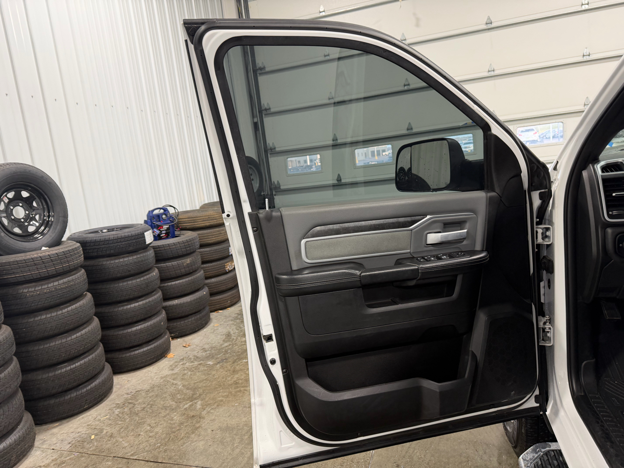 RAM 2500 Big Horn 4x4 Crew Cab 8' Box 2021