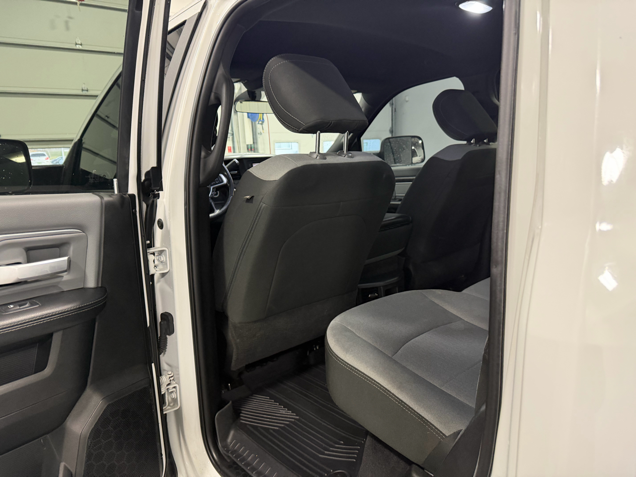 RAM 2500 Big Horn 4x4 Crew Cab 8' Box 2021