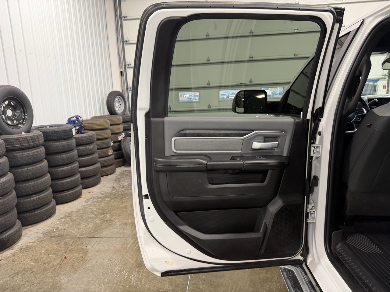 RAM 2500 Big Horn 4x4 Crew Cab 8' Box 2021