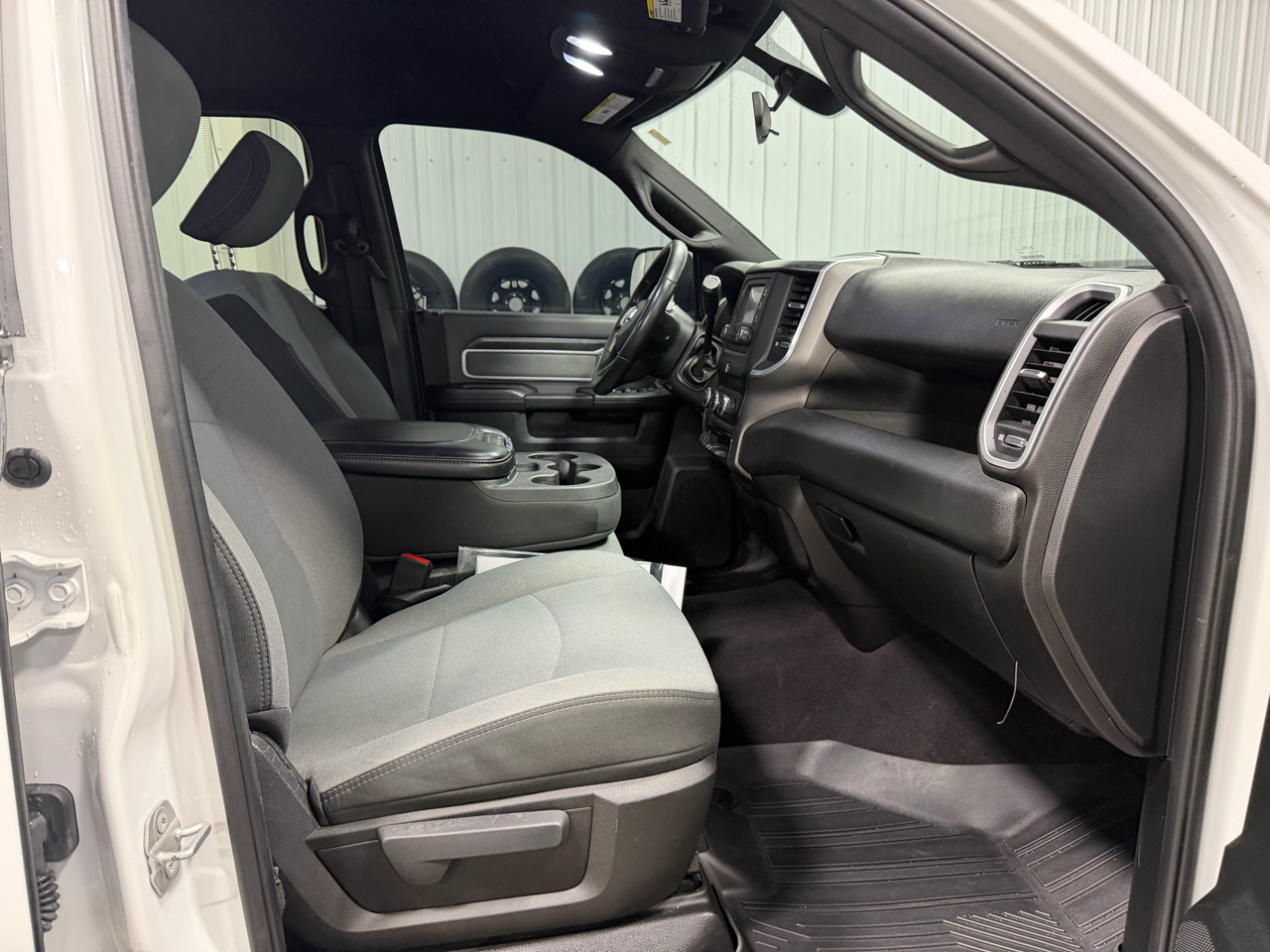 RAM 2500 Big Horn 4x4 Crew Cab 8' Box 2021