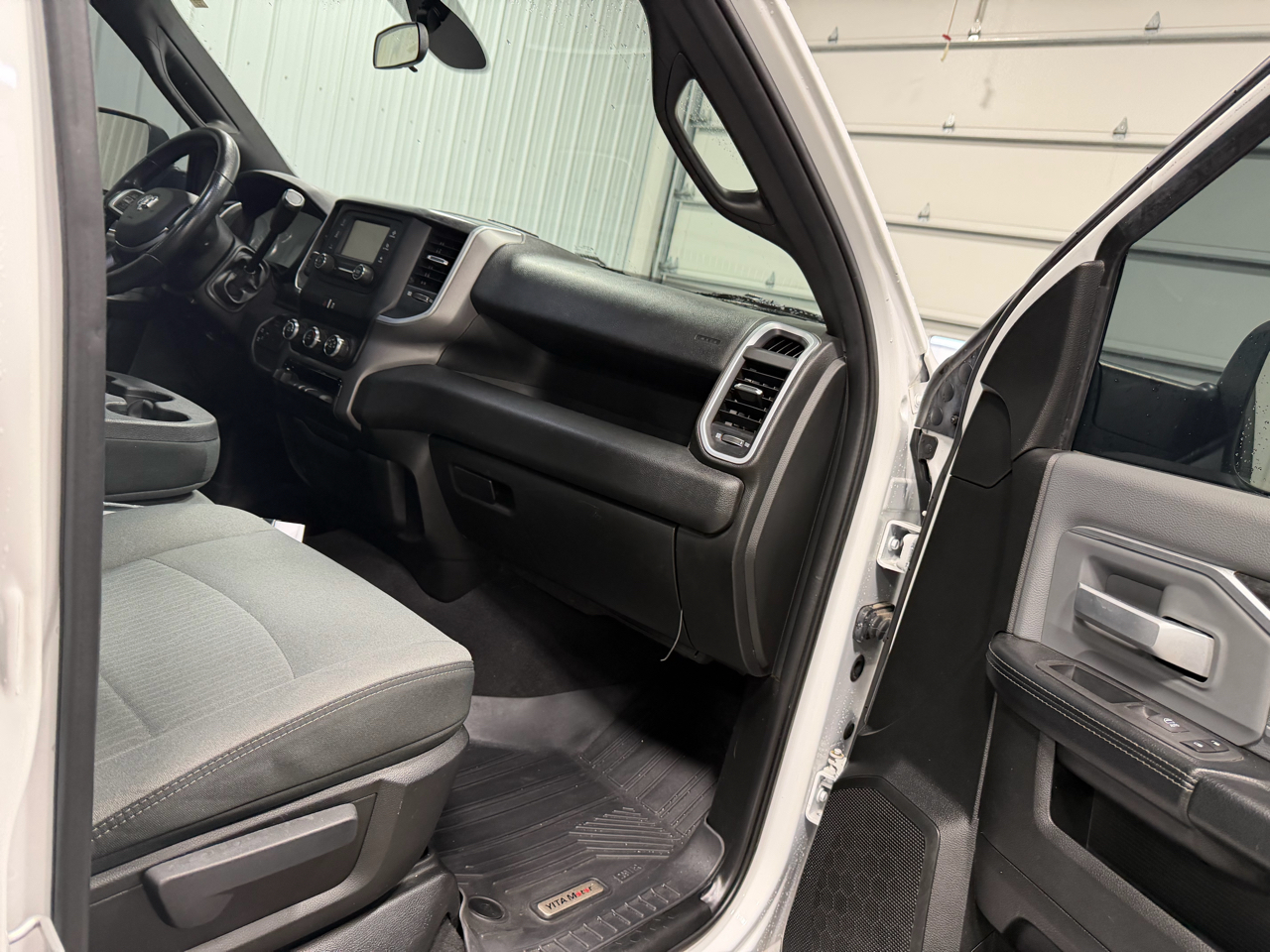 RAM 2500 Big Horn 4x4 Crew Cab 8' Box 2021