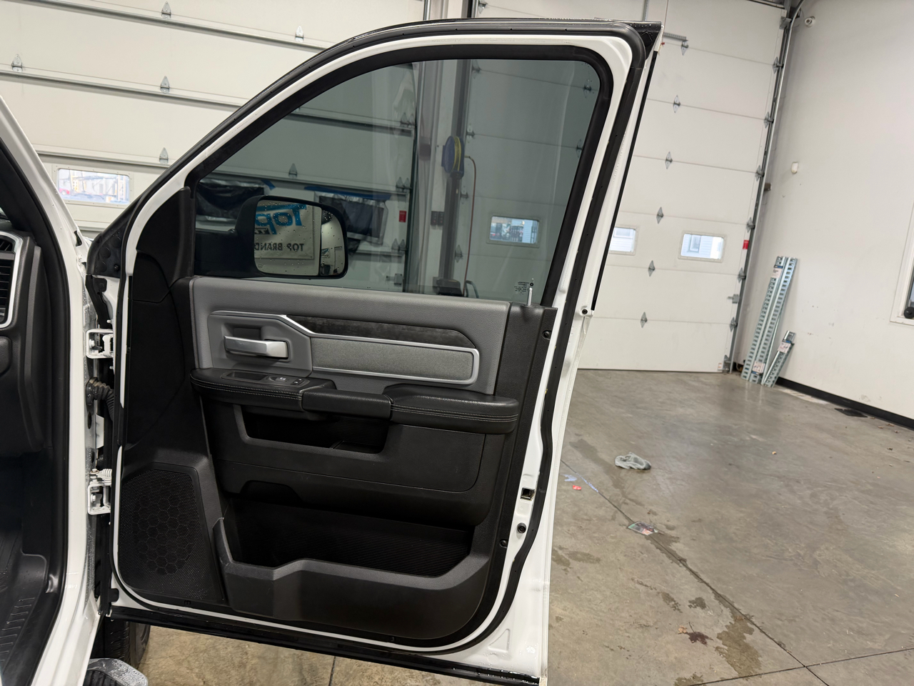 RAM 2500 Big Horn 4x4 Crew Cab 8' Box 2021