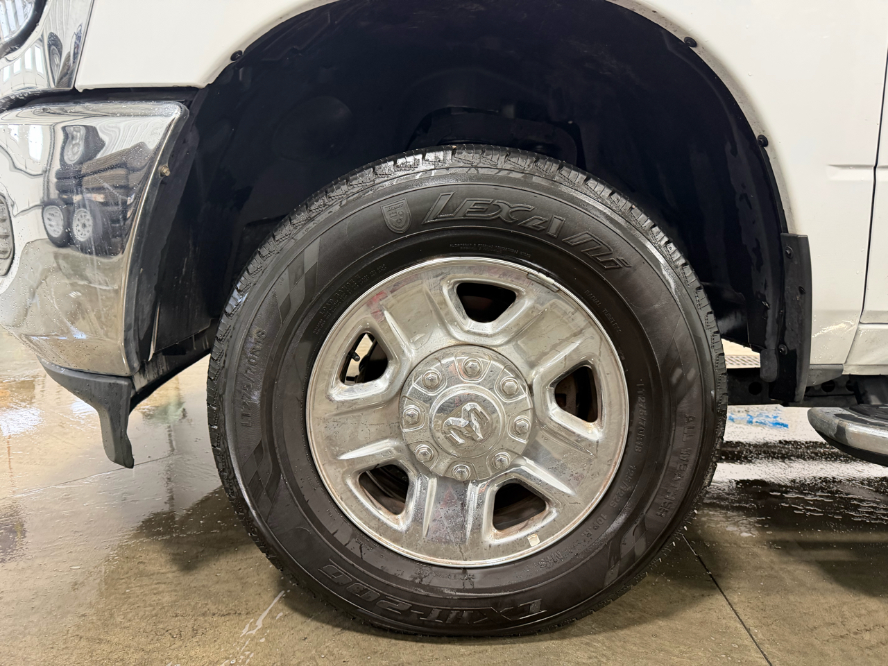 RAM 2500 Big Horn 4x4 Crew Cab 8' Box 2021