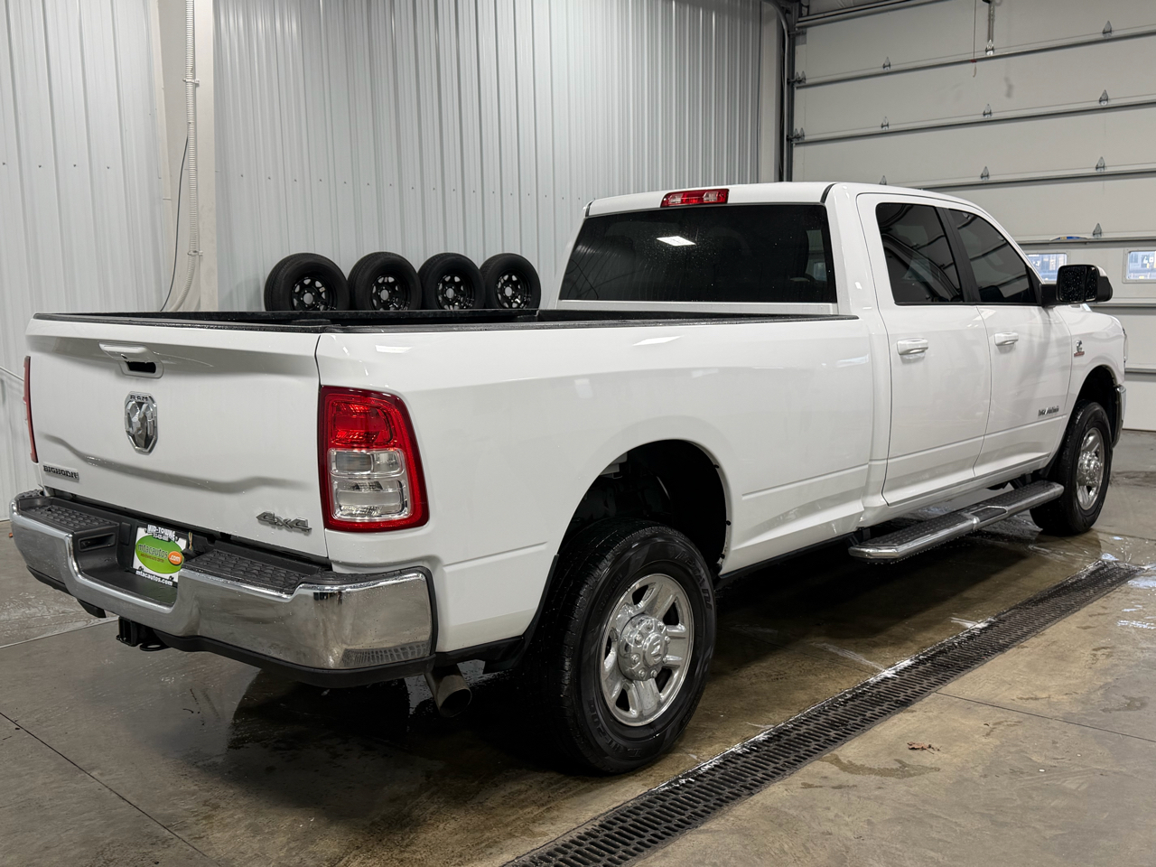 RAM 2500 Big Horn 4x4 Crew Cab 8' Box 2021