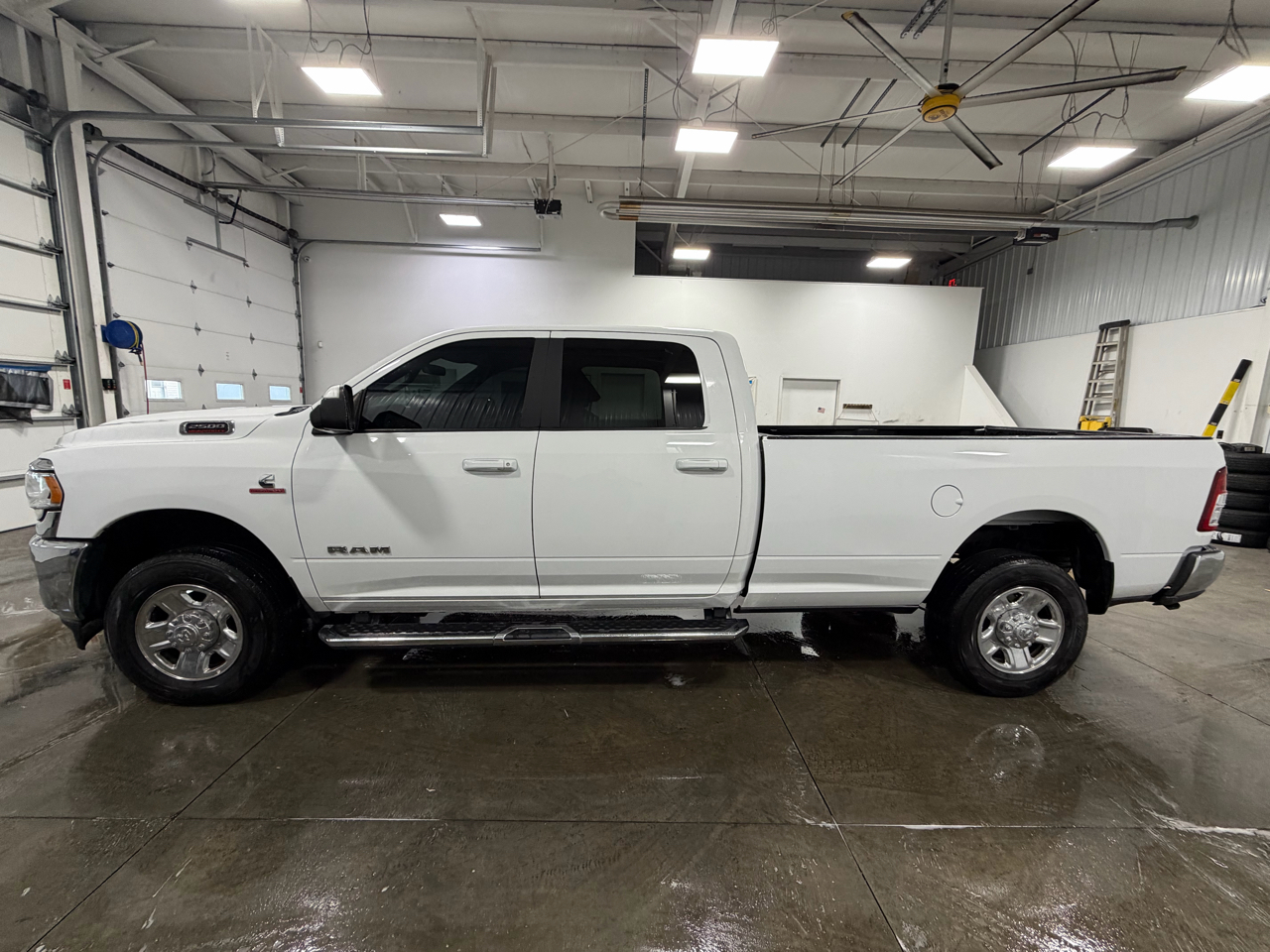 RAM 2500 Big Horn 4x4 Crew Cab 8' Box 2021