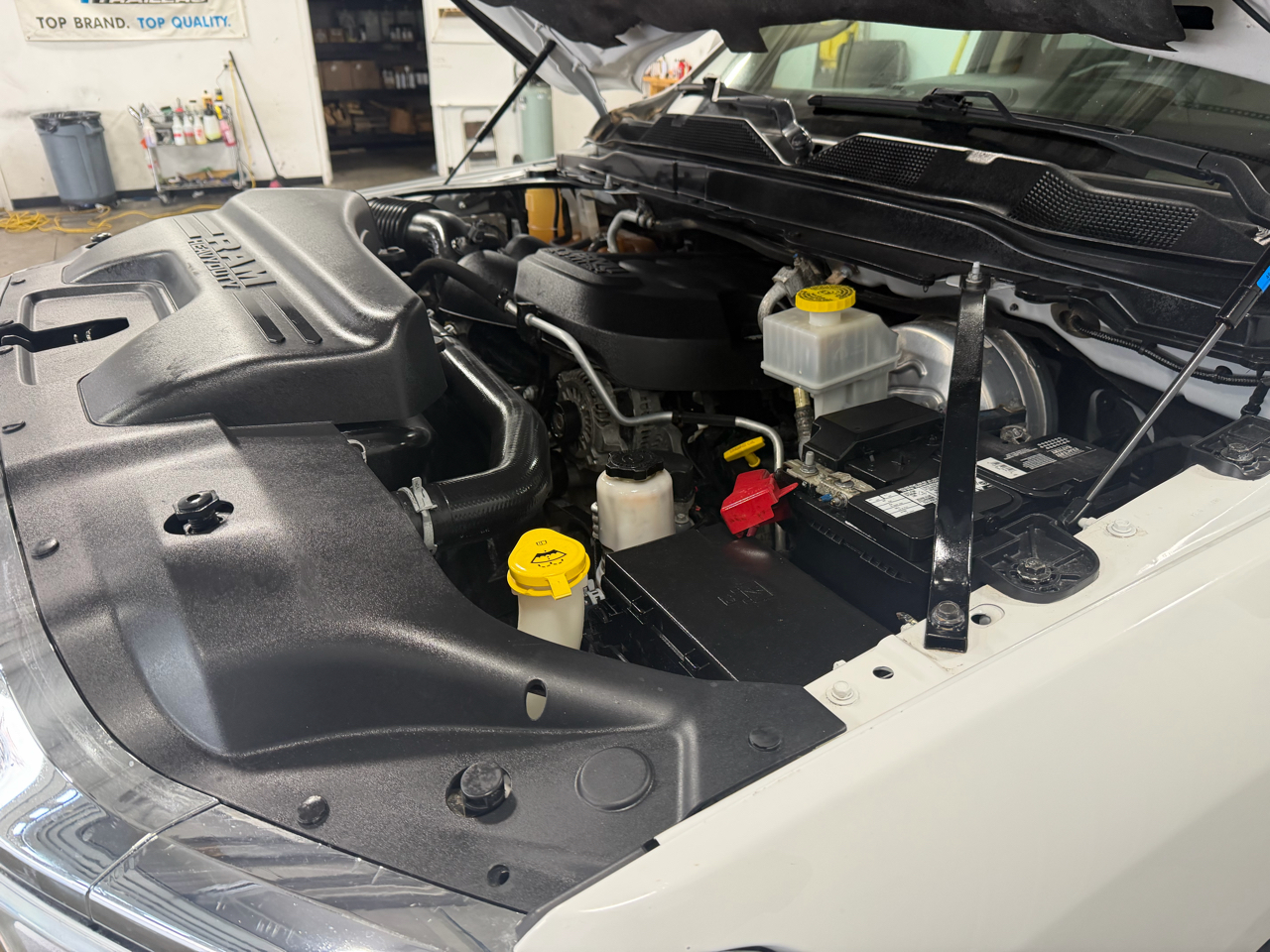 RAM 2500 Tradesman 4x4 Crew Cab 8' Box 2019