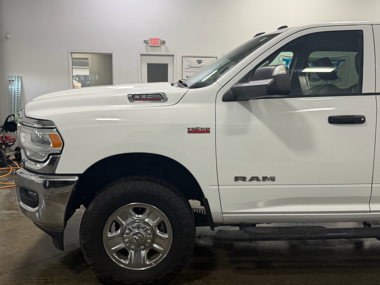 RAM 2500 Tradesman 4x4 Crew Cab 8' Box 2019