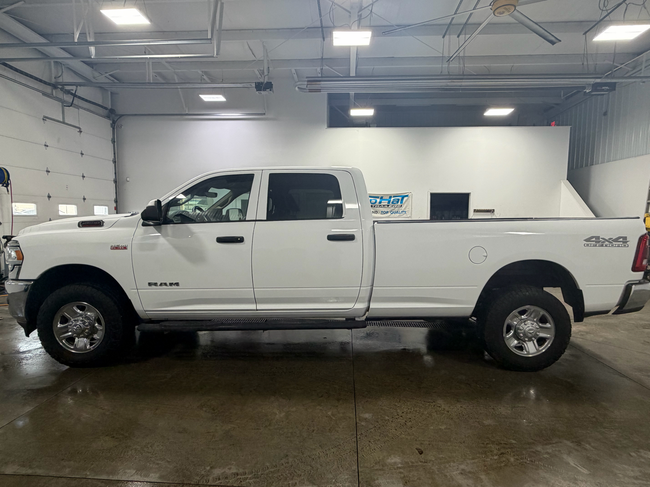 RAM 2500 Tradesman 4x4 Crew Cab 8' Box 2019